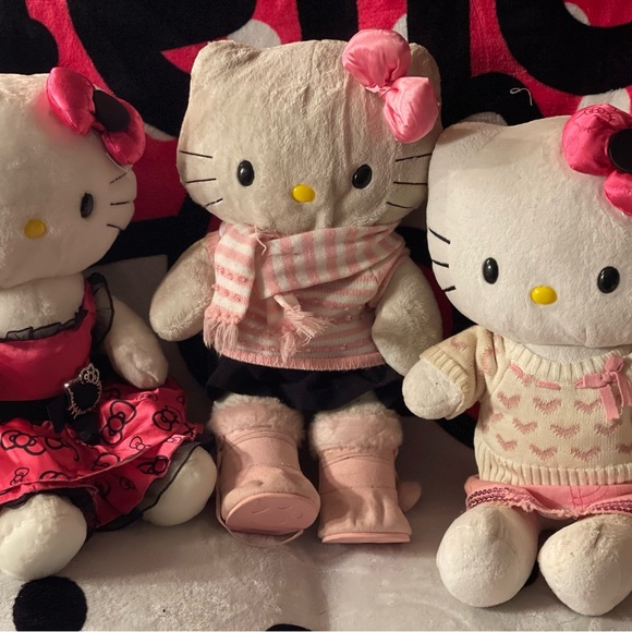 Hello Kitty Build a bear fully clothed and still new - Picture 3 of 13